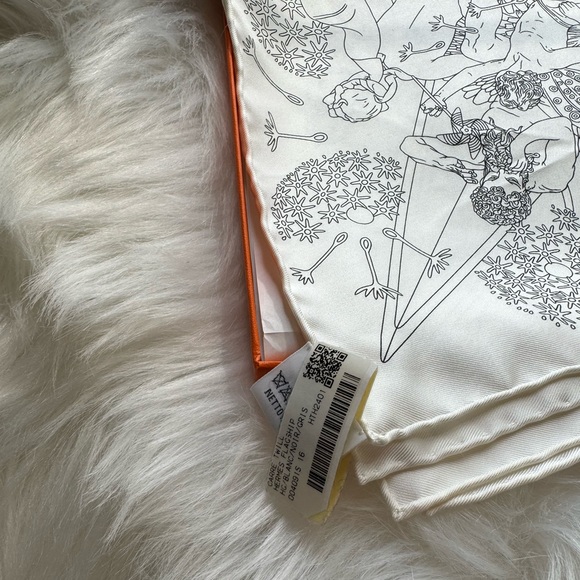 Brand new Hermes 90cm Hermes Flagship 100% silk scarf - Picture 3 of 11